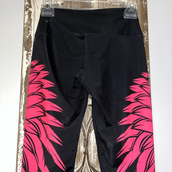 NWOT Women’s VOG Black/Pink Angel Wings Workout Tights/Leggings (Small) - Picture 3 of 4